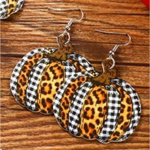 🦃 ✨3 for$20✨NWT Earrings✨ ✨Hand Crafted ✨Artisan!✨ 🍁